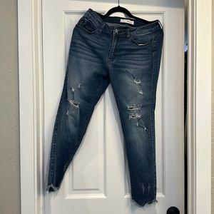 KanCan distressed skinny jeans with stretch size 11/29